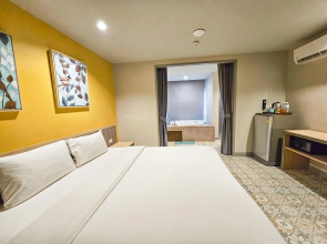 Отель Recenta Suite Phuket Suanluang