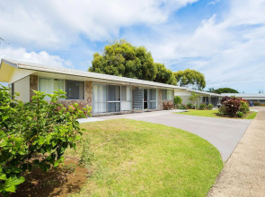 Hibiscus Crown Apartments