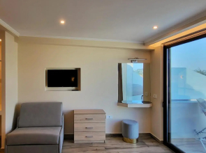 Paradise Hotel & Bar