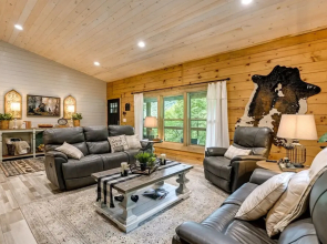 Cullowhee Cabin w/ Hot Tub, 3 Mi to Lake Glenville