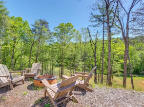 Charming Helen Vacation Rental 2 Mi to Village!
