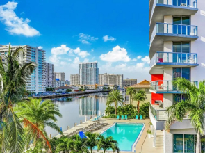 Maritime Retreat - Cozy Waterfront Stay