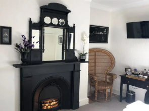 High Tor Guest House
