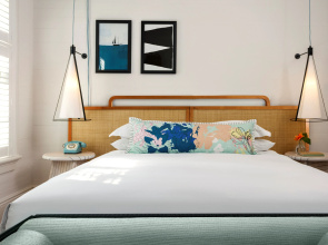 Lighthouse Hotel - Key West Historic Inns