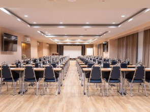 Отель Recenta Suite Phuket Suanluang