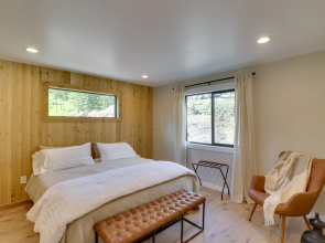 Lakeside Cabin Retreat w/ Private Hot Tub!