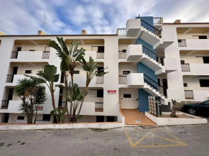 Hopstays Albufeira Casa do Zanão - 100m beach apartment