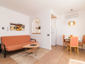 Apartment Escape - 20 m from sea: Brown Medulin, Istria