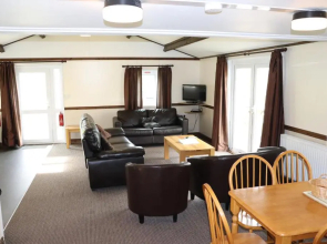 4 Bedroom Holiday Lodge in Welsh Hillside Woodland