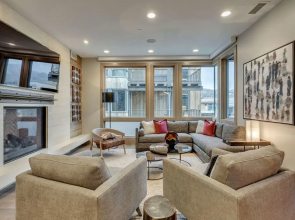 Premium Three Bedroom Suite 3 Apartment Hotel by RedAwning