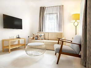 Flag Suites +12