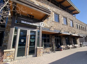 #001 Vail International