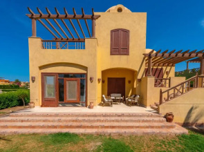 Scenic Views 3 Bedroom Villa with Private Jacuzzi in Sabina