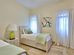 Luxury Beach Condo With Pool View Bh-102