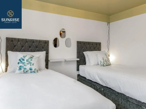 3BedLaw, 5 Single Beds, Ideal for Contractors, Free Parking, WiFi, Sleeps 5, Tourists, Relocation, Business Travellers, Long Extended Stays