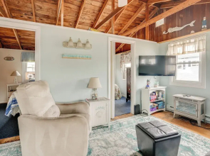 Rockport Cottage w/ Patio - Steps to Beach!