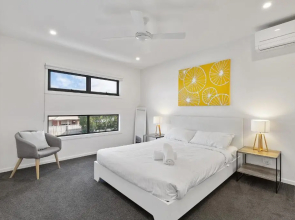 TORQUAY Relax and Unwind Beach 300m Table Tennis