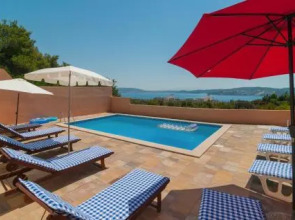 Twelve-Bedroom Holiday Home in Seget Donji