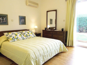 Glyfada Spacious Apartment Garden