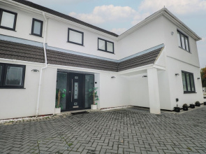 Falcon Bal House