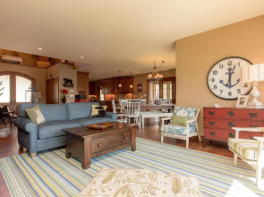 Endless Summers ~ Fabulous oasis with a designer’s touch!
