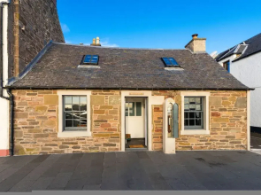 Barometer Cottage in Broughty Ferry