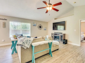 6 Mi to Navarre Beach: Dog-friendly Home w/ Yard