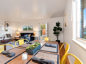 Centrally Located Townhome Near PVH - Dog Friendly