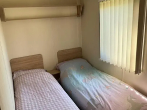 Caravan Meg 3 bed Robin Holiday