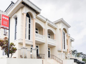 OYO 2950 Grand Suites Palace