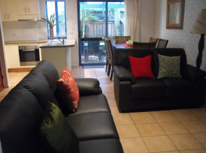 Byron Bay Accom Unit 3 41 Childe Street - Belongil Beach Apartment