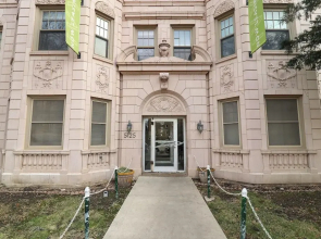Lively 1BR - Kenwood 408