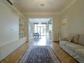Bright 1 bedroom flat near European Institutions