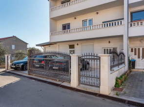 Refined Apartment in Kaštel Lukšić with Garden