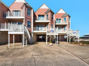 Pelican Point 2 Bedroom Townhouse by RedAwning