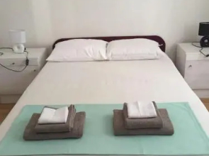 Apartment ?A piro - parking and barbecue: A1 prizemlje Kastel Novi. Riviera Split