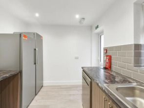 Rochfords Serviced House with 5 Bedrooms