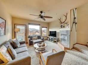 6 Mi to Winter Park Resort: Townhome w/ Hot Tub!