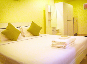 Royal Q&D Suites Hotel