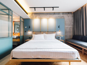 Kloe Hotel