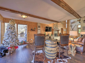 1/2 Mi to Beech Mountain Slopes: Cozy Family Home!