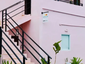 Room 12: Sunlit Balcony Stay Near Calle Cerra