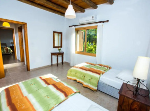 Villa Violaris