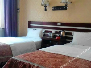 Linjiang Guanglong Business Hotel