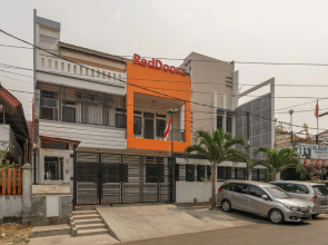RedDoorz Plus @ Tanjung Duren