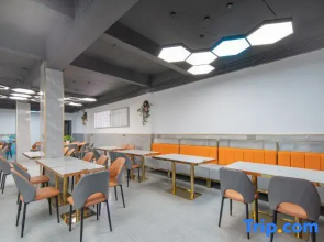 Dingfa Hotel (Xuan'en Gongxiu Cruise Ship)