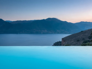 Self-catering Luxury Stone Holiday Villa With Infinity Pool and Panoramic View