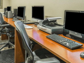 Wyndham Garden Hotel Newark Airport