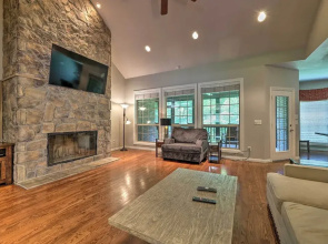 Bentonville Home w/ Pool Table, 2 Mi to Downtown!