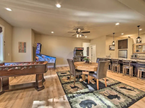 Sugar Bear Lodge w/ Game Room - 5 Mi to Village!